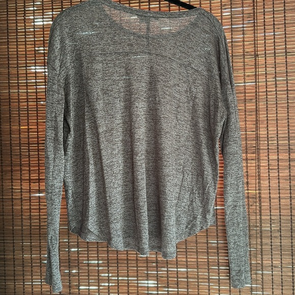 Vince Flattering Long Sleeve - Picture 3 of 4